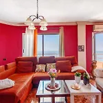 Stunning 3 Bedroom In With Ocean Views *