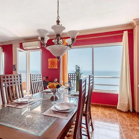 Stunning 3 Bedroom In With Ocean Views *