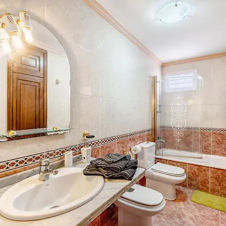 Stunning 3 Bedroom In With Ocean Views Radazul