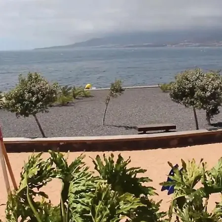 Stunning 3 Bedroom In With Ocean Views *