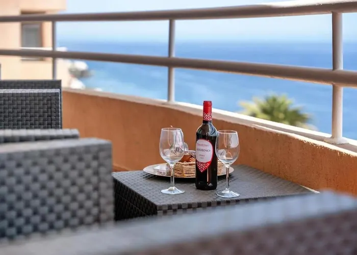 公寓 Stunning 3 Bedroom In With Ocean Views