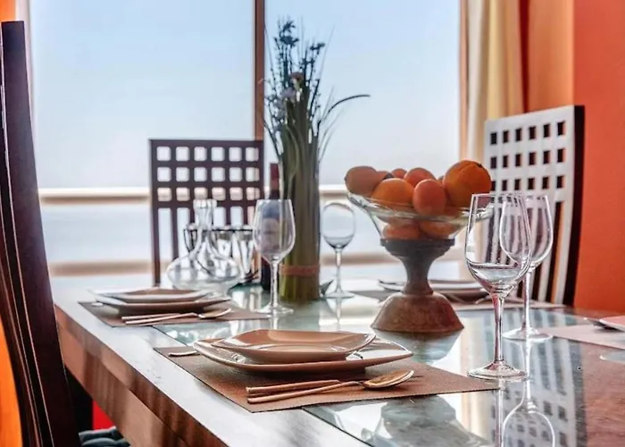 Stunning 3 Bedroom In With Ocean Views 아파트 *