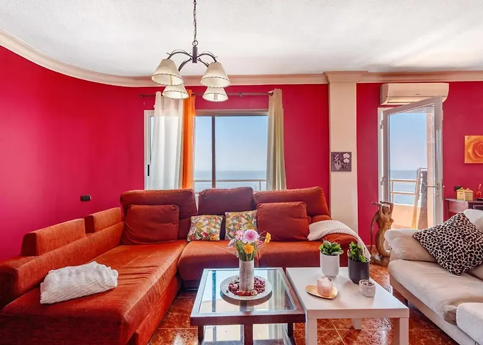 Stunning 3 Bedroom In With Ocean Views *