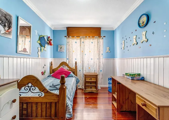 Stunning 3 Bedroom In With Ocean Views *