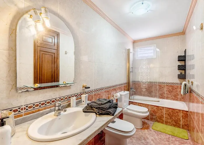 Stunning 3 Bedroom In With Ocean Views Radazul