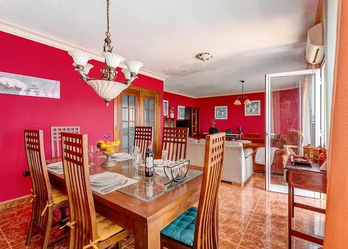 Stunning 3 Bedroom In With Ocean Views