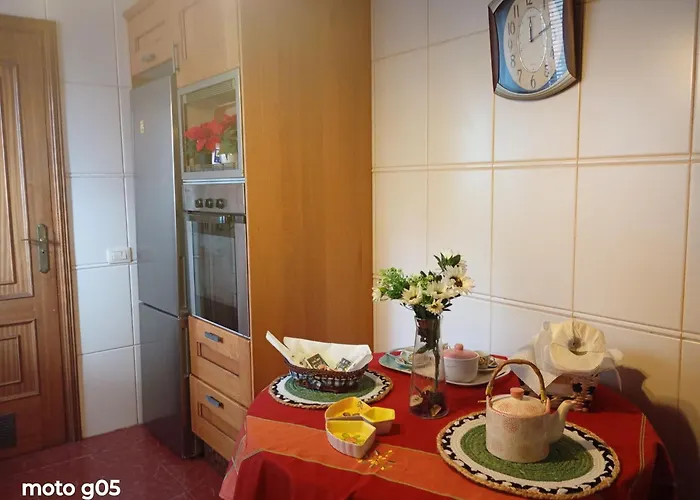 Stunning 3 Bedroom In With Ocean Views *