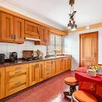 Stunning 3 Bedroom In With Ocean Views דירה *
