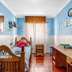 Stunning 3 Bedroom In With Ocean Views *