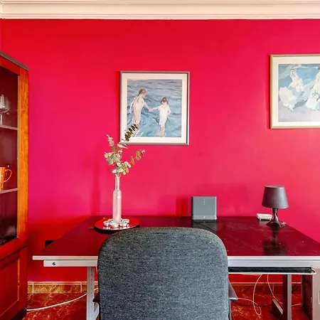 Stunning 3 Bedroom In With Ocean Views *