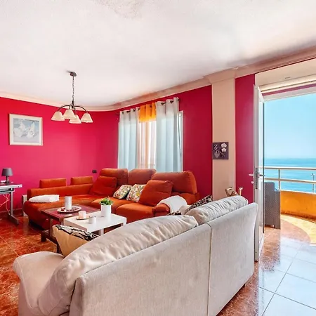 Stunning 3 Bedroom In With Ocean Views Lägenhet