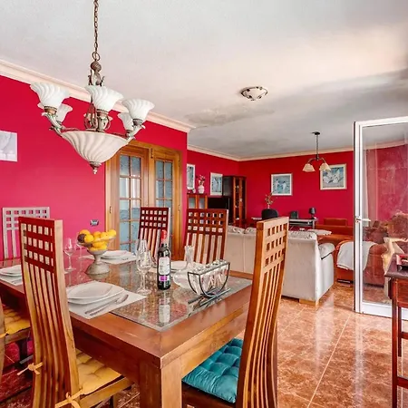 Stunning 3 Bedroom In With Ocean Views