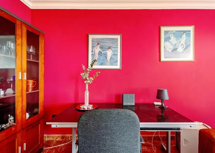 Stunning 3 Bedroom In With Ocean Views *