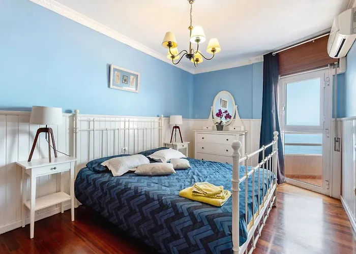 Stunning 3 Bedroom In With Ocean Views Apartment *