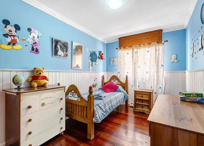 Stunning 3 Bedroom In With Ocean Views Apartment *