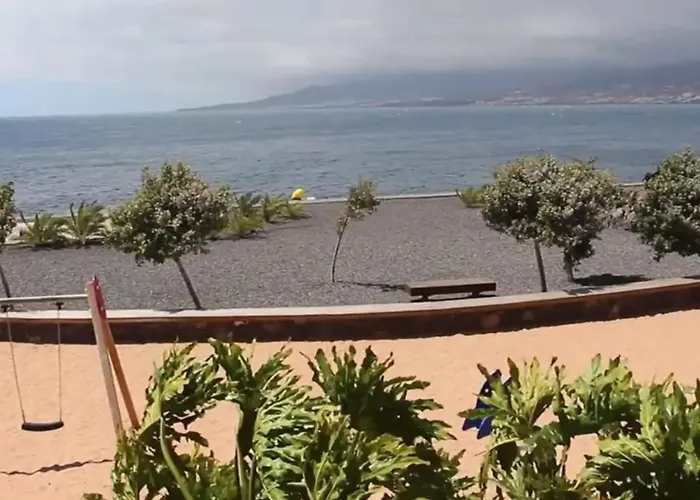 Stunning 3 Bedroom In With Ocean Views *